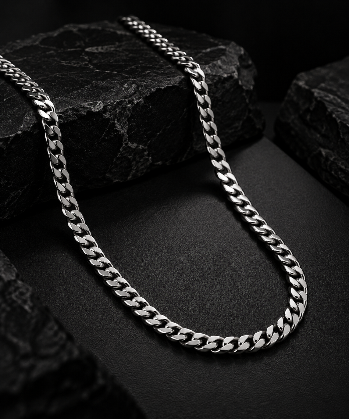 NORTHLINE Classic Curb silver-tone chain styled on black stone